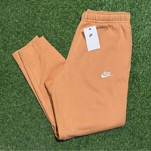 NWT Nike Sportswear Club Fleece Joggers Standard Fit Orange BV2671-856 Mens L